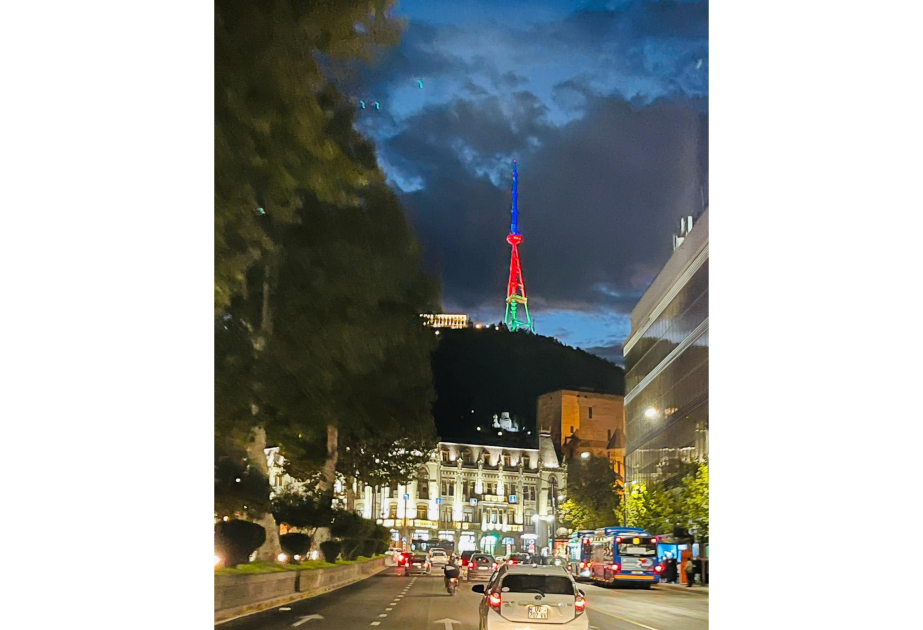 Tbilisidəki televiziya qülləsi Azərbaycan Bayrağının rəngləri ilə işıqlandırılıb