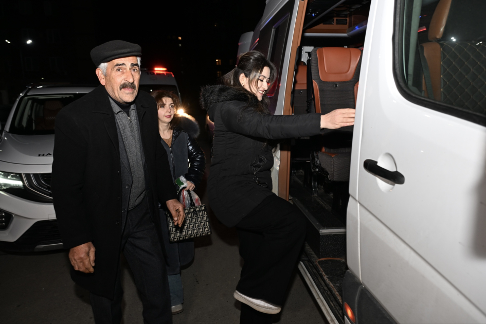 Laçına, Xocavəndin Hadrut və Qırmızı Bazar qəsəbələrinə və Ağdamın Xıdırlı kəndinə köç karvanları yola salınıb