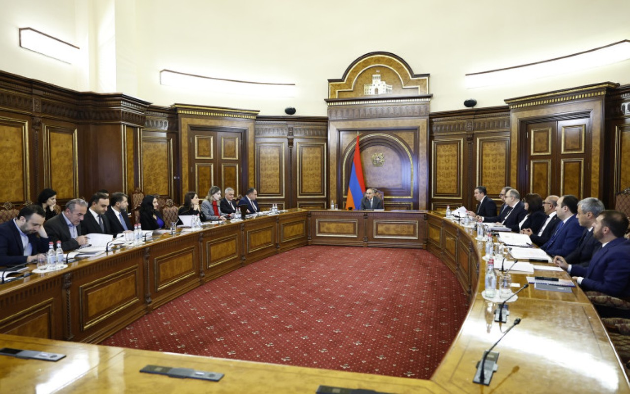 Paşinyan Konstitusiya İslahatları Şurasının iclasını keçirib