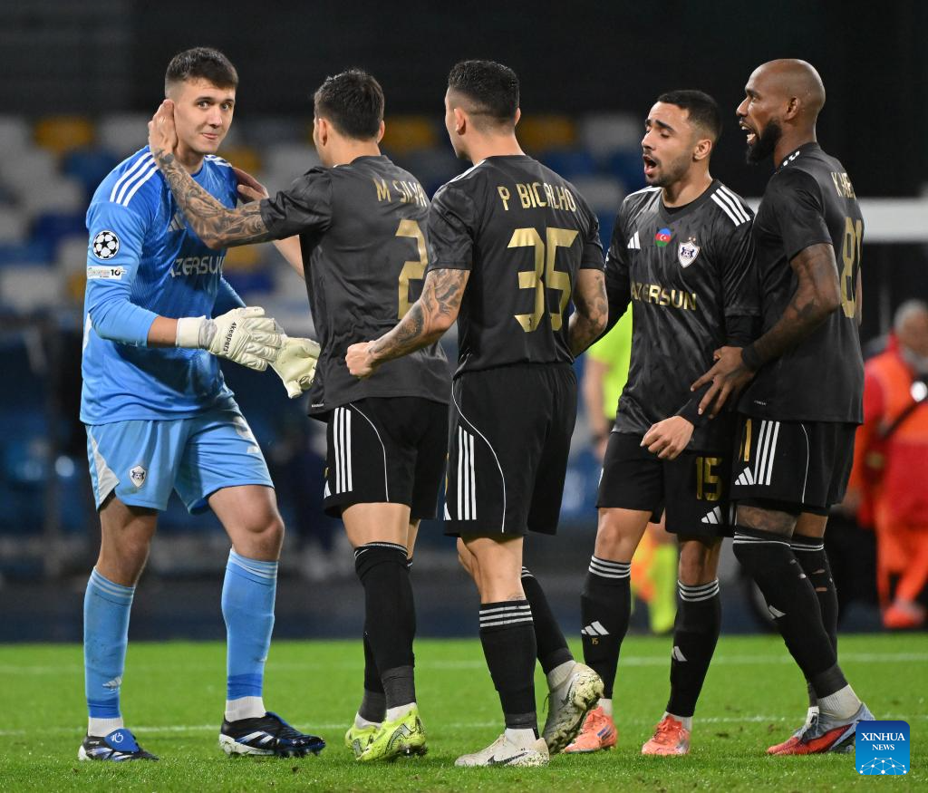 Koxalski "Napoli" ilə oyunda seyvlər etdi, siyahıda irəlilədi