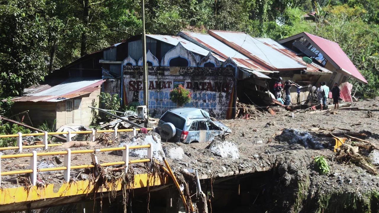 İndoneziyada daşqın və torpaq sürüşməsi nəticəsində ölənlərin sayı 600-ü ötüb - YENİLƏNİB