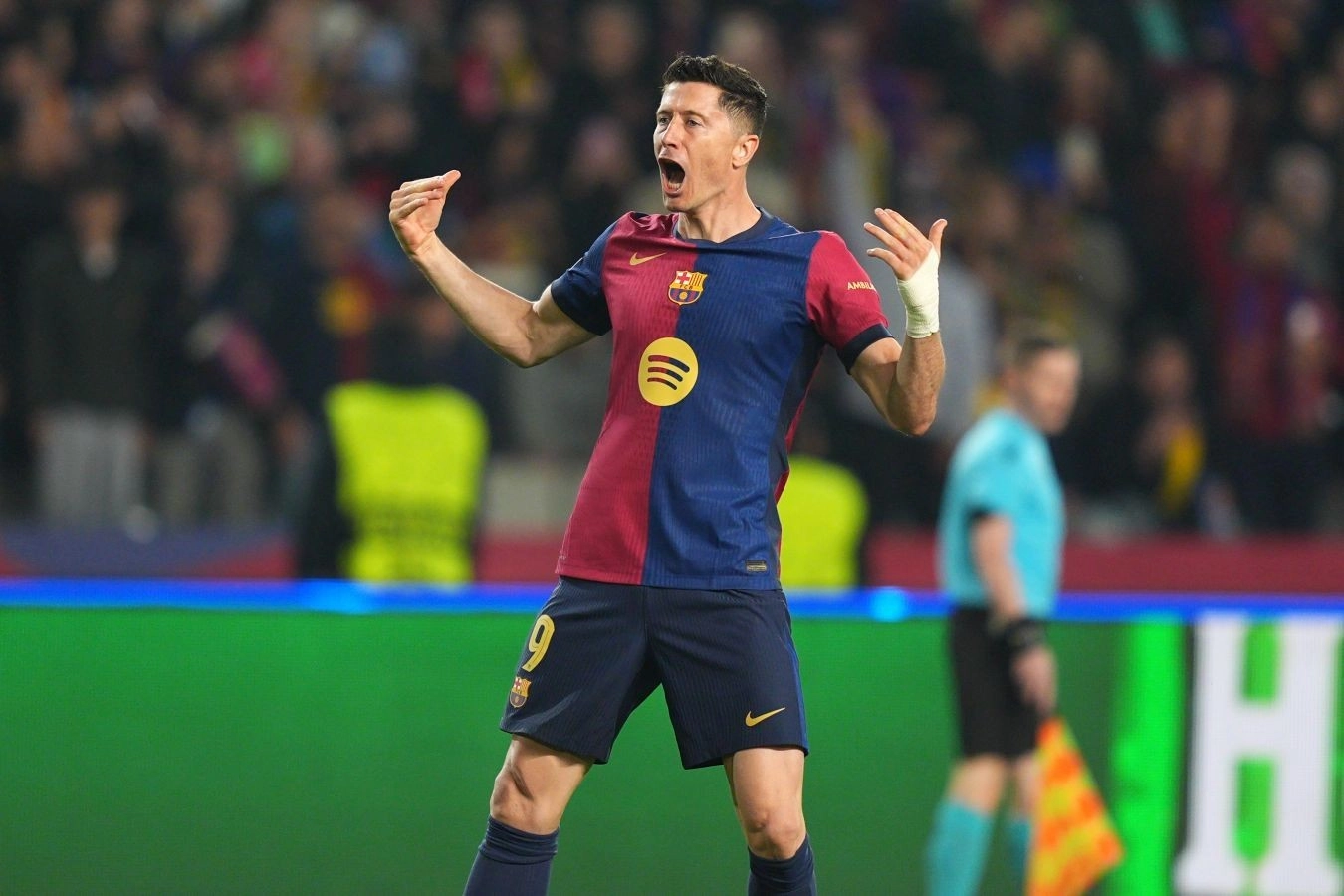 Levandovski “Barselona”da qalmaq üçün güzəştlərə hazırdır