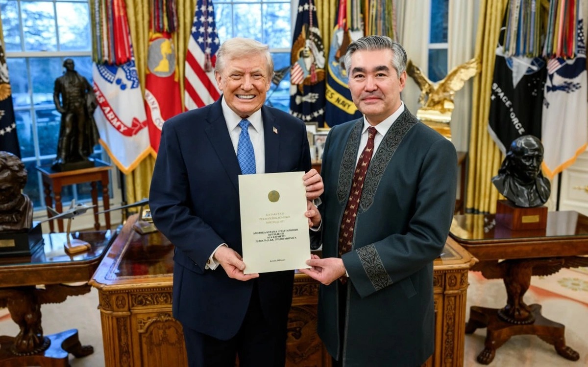 Qazaxıstanın ABŞ-dəki yeni səfiri etimadnaməsini Trampa təqdim edib