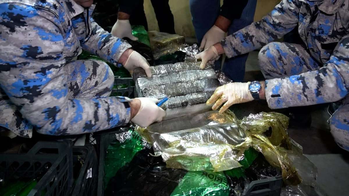 İrandan Rusiyaya “kərəviz və kahı” yükü aparan nəqliyyat vasitəsində narkotik vasitə aşkar edilib