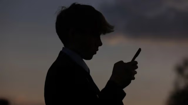 Avstraliya yeniyetmələrin sosial mediaya çıxışını məhdudlaşdıran qanun tətbiq edib