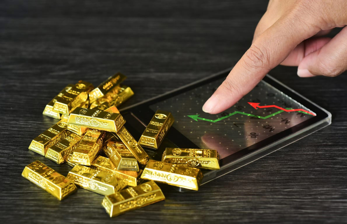 Qızılın qiyməti tarixdə ilk dəfə unsiya üçün 4400 dolları ötüb