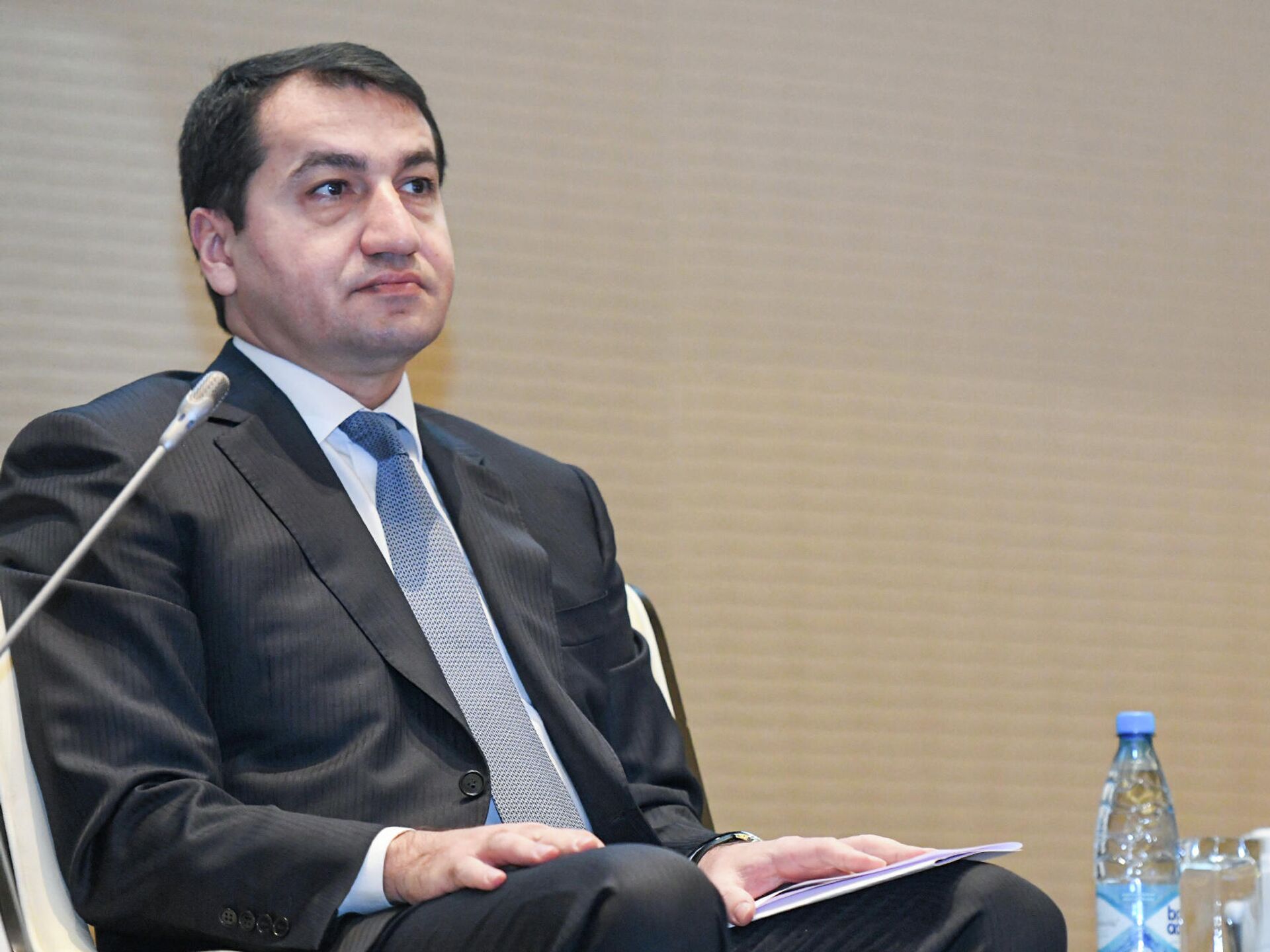 Hikmət Hacıyev: “Gələcək nəsillərimizi müharibənin yaralarından uzaq tutmaq istəyirik”