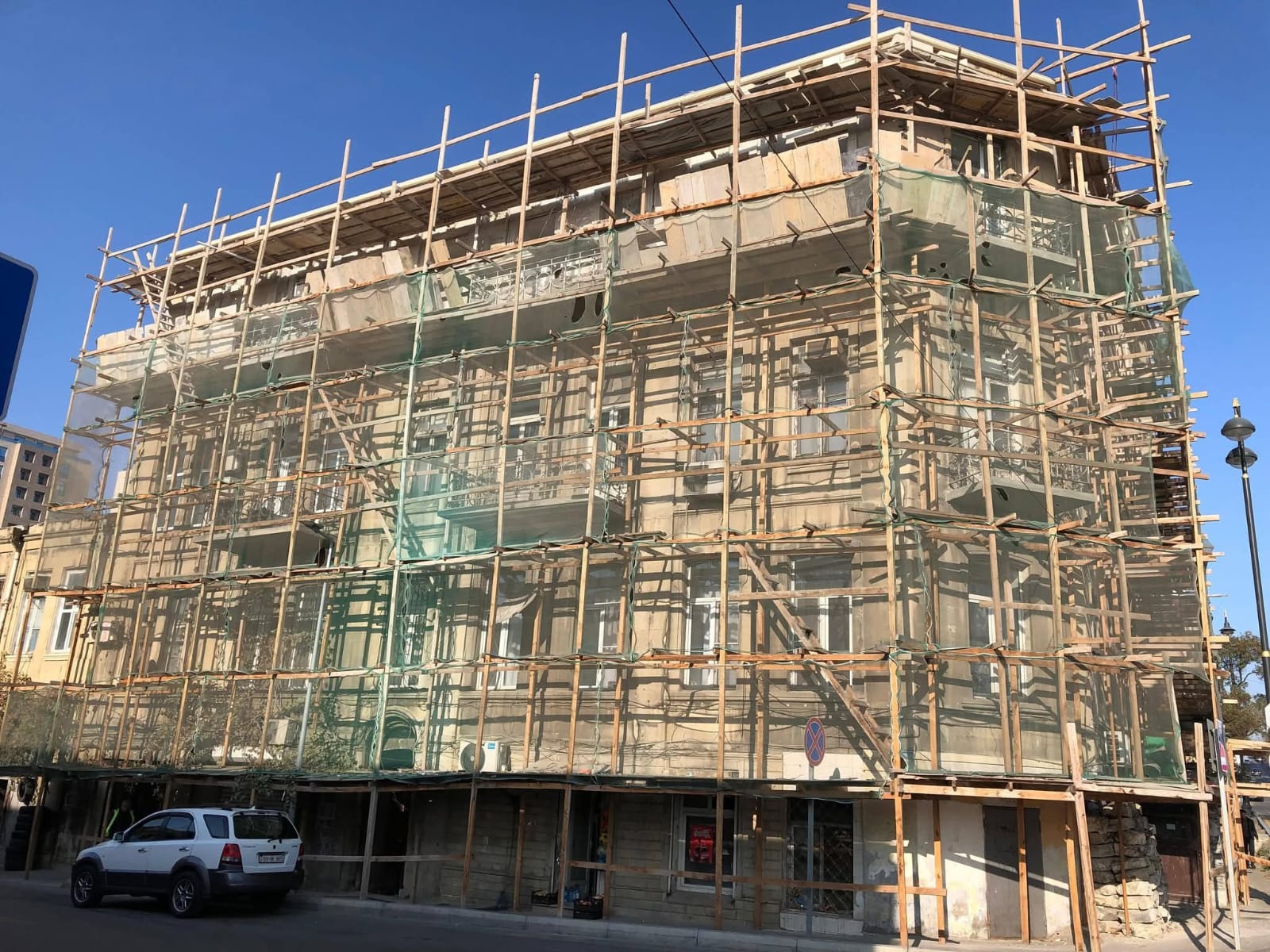 Bakıda tarixi abidənin damının layihəyə uyğun bərpası təmin edilir