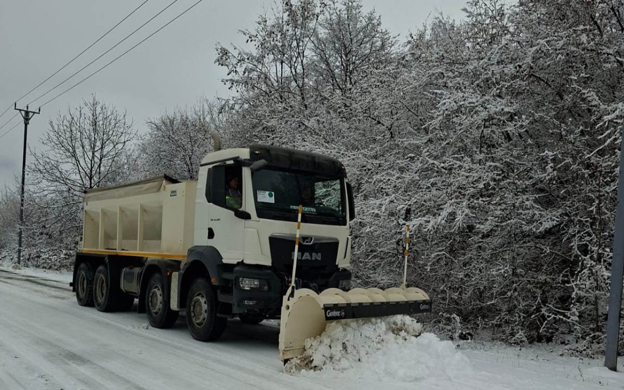 Ağdərədə yollar xüsusi texnikalarla təmizlənir