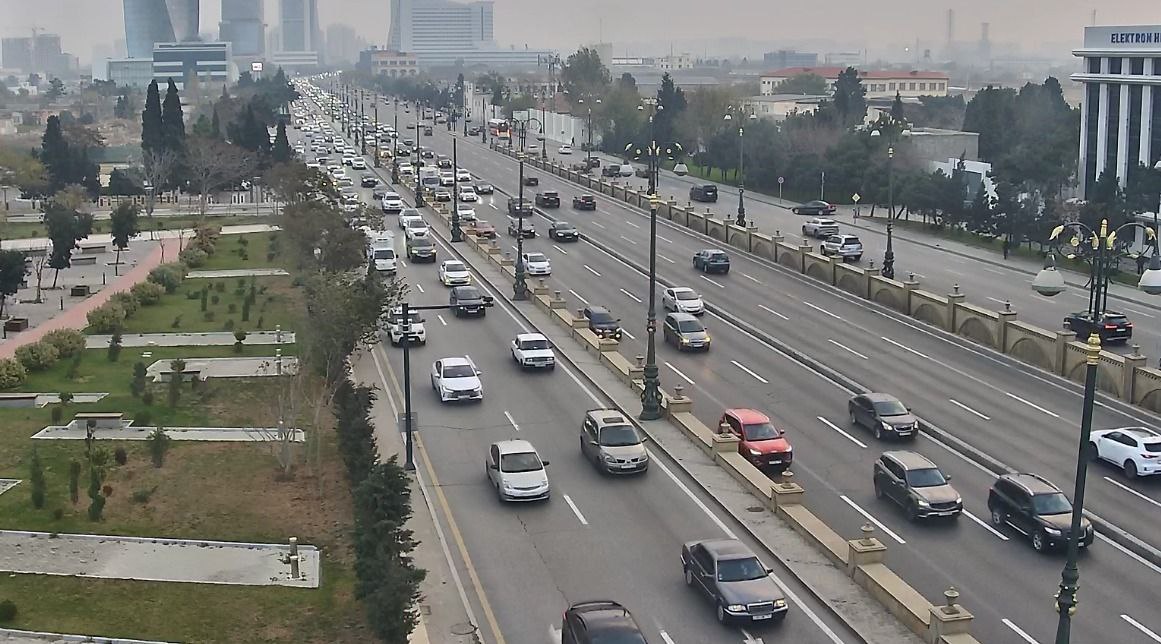 Bakıda hazırda sıxlıq müşahidə olunan yollar açıqlanıb 