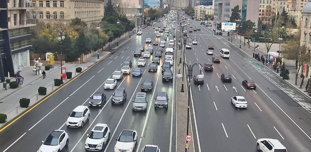 Bakıda hazırda sıxlıq müşahidə olunan yollar açıqlanıb 