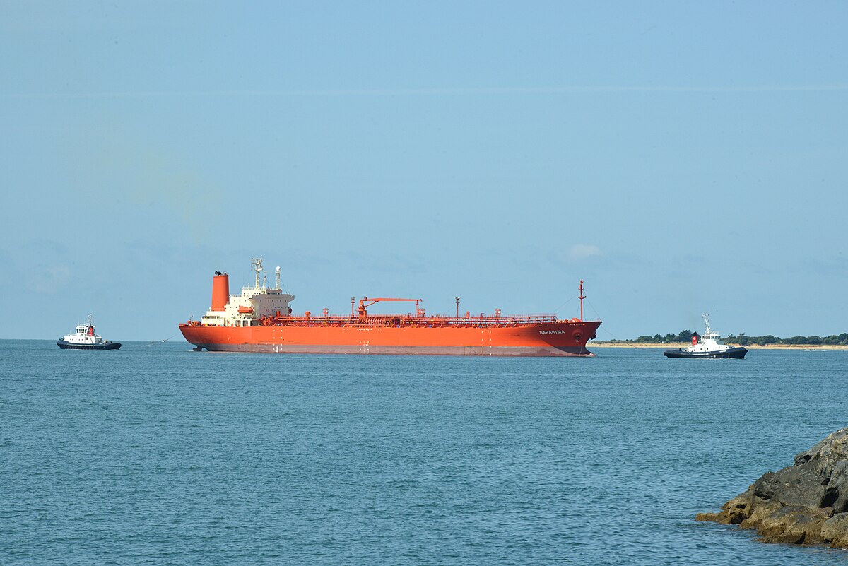 İran Oman körfəzində qaçaqmalçılıq edən  tankeri saxlayıb