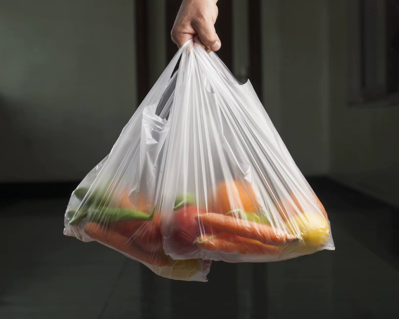 "Bravo" marketlərdə polietilen torbaların bahalaşdığı bildirilir - FOTO