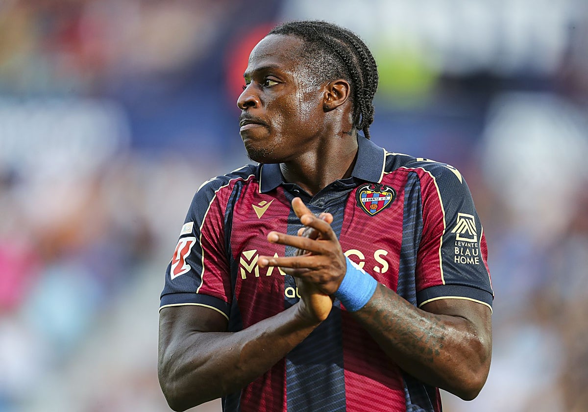 "Barselona" Levandovskinin yerinə yeni hücumçu tapıb 