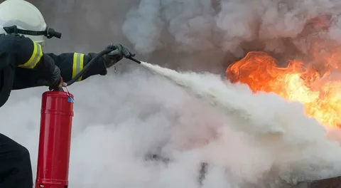 Saray qəsəbəsində avtobusda yanğın baş verib