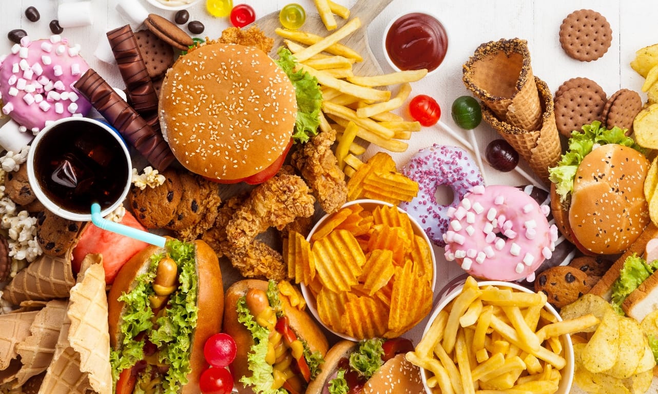 Britaniya zərərli qida reklamını qadağan edir