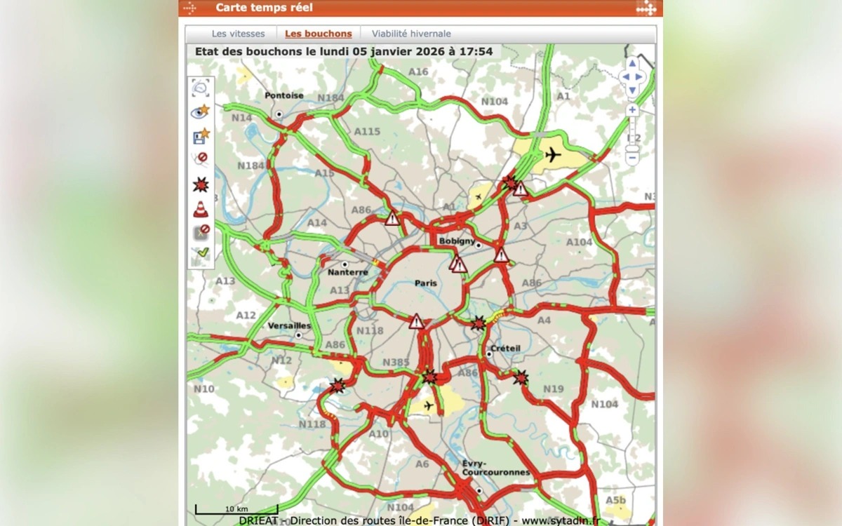 Parisdə yağan qar rekord tıxaclara səbəb olub