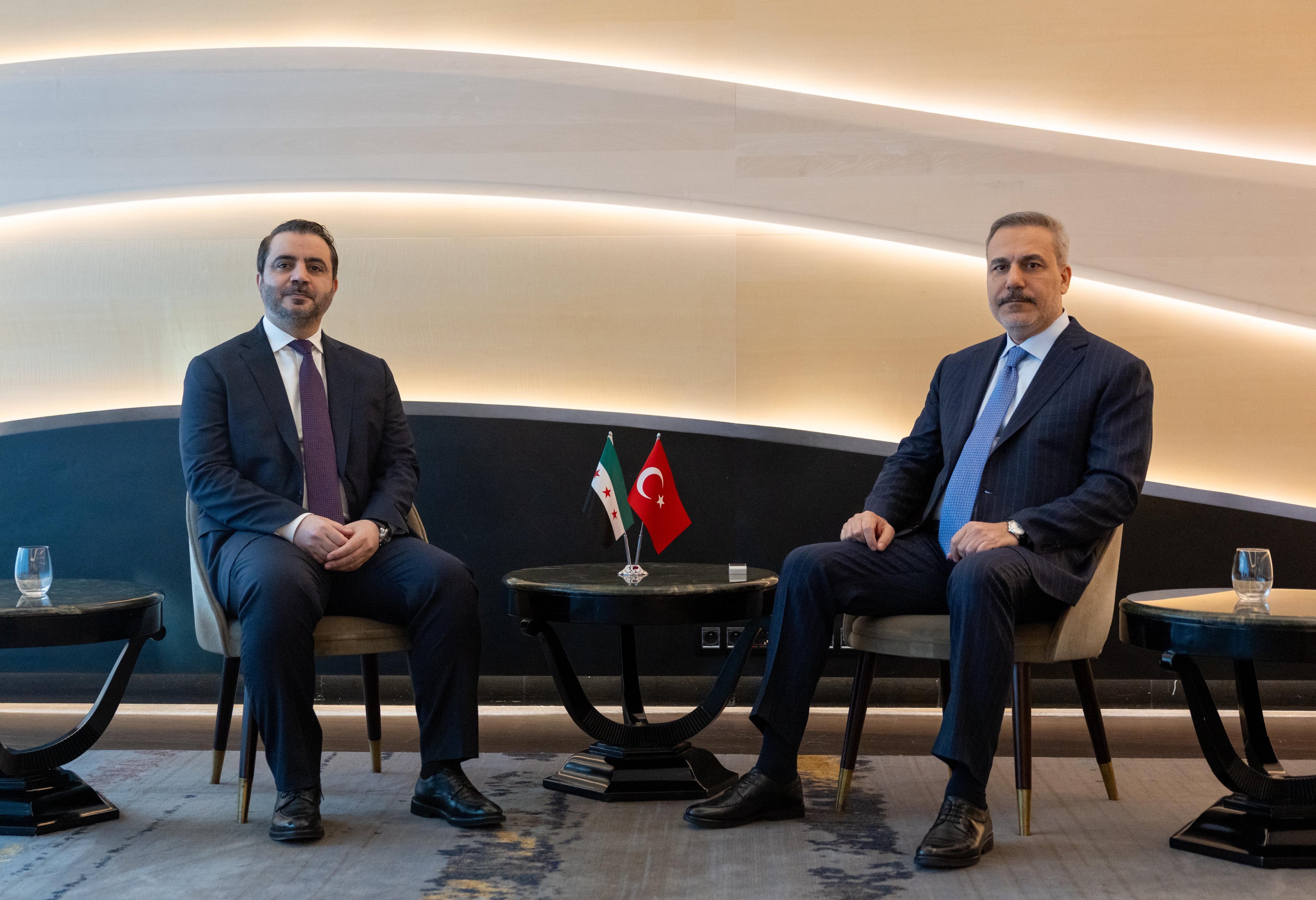 Hakan Fidan suriyalı həmkarı ilə görüşüb