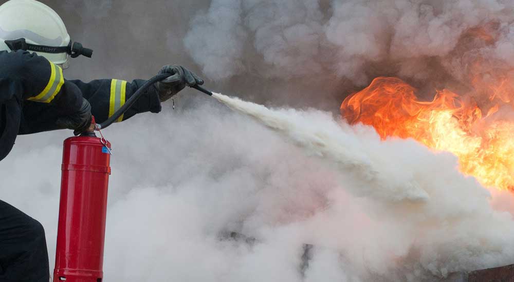 Binəqədidə avtomobildə yanğın baş verib