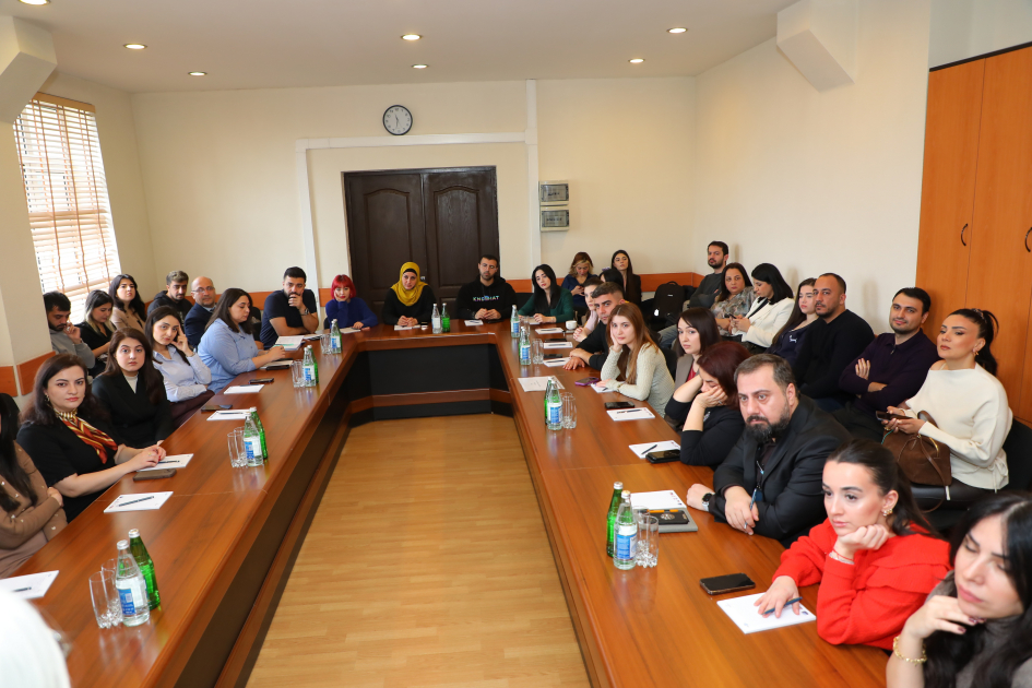 Teleradio Akademiyasında “Mediada Azərbaycan dili” mövzusunda təlimlər başlanıb