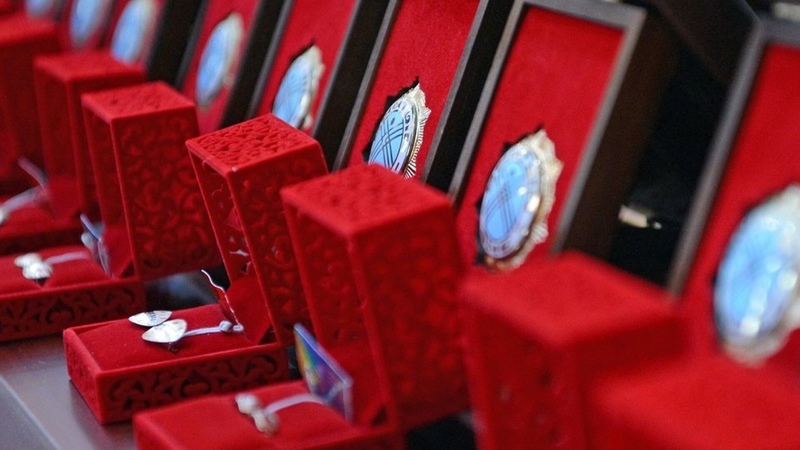 Qırğızıstanda dövlət mükafatlarının sayının 46-dan 20-yə endirilməsi təklif edilib