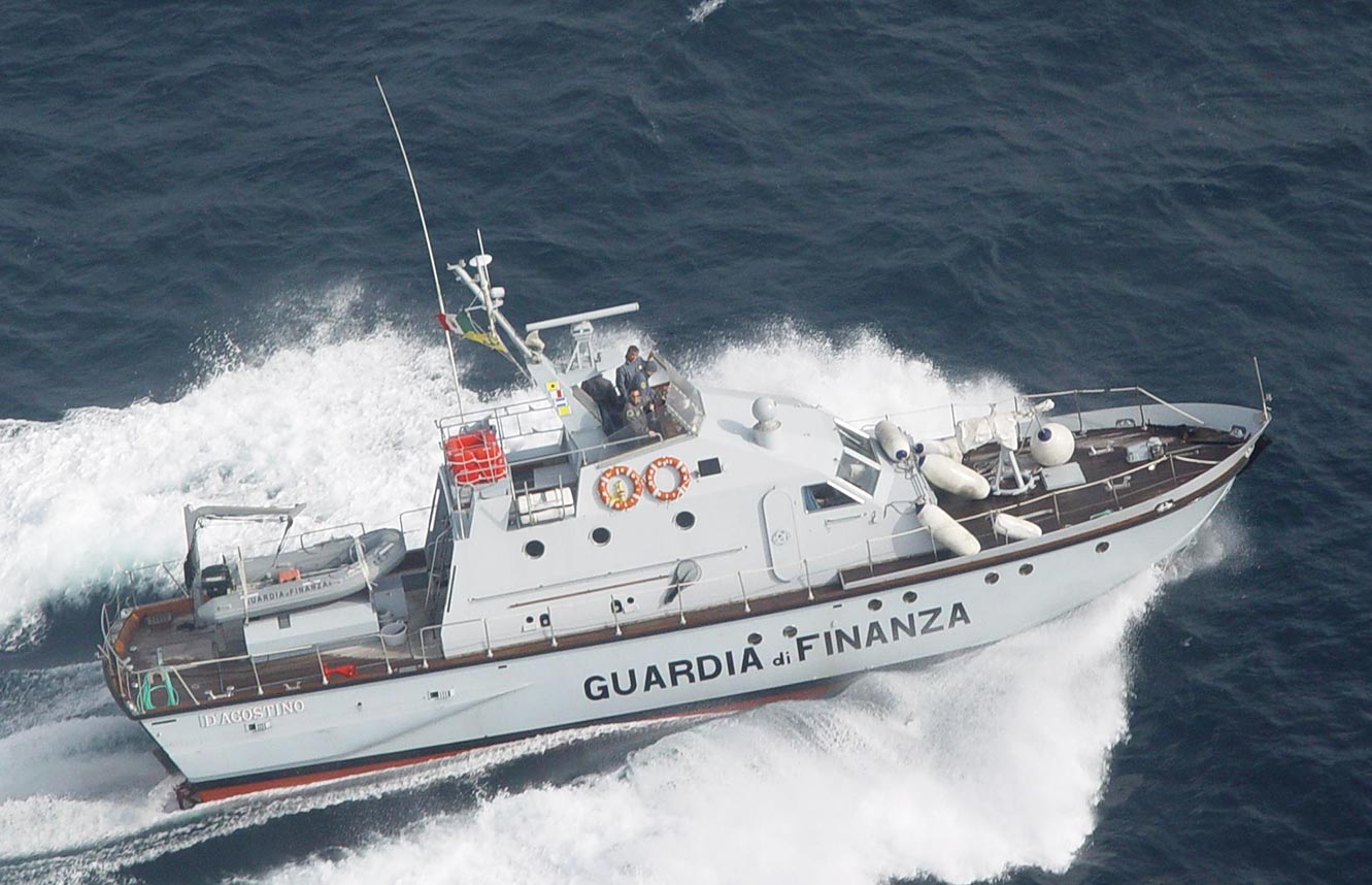 İtaliyada Rusiyaya üzən gəmi həbs edilib