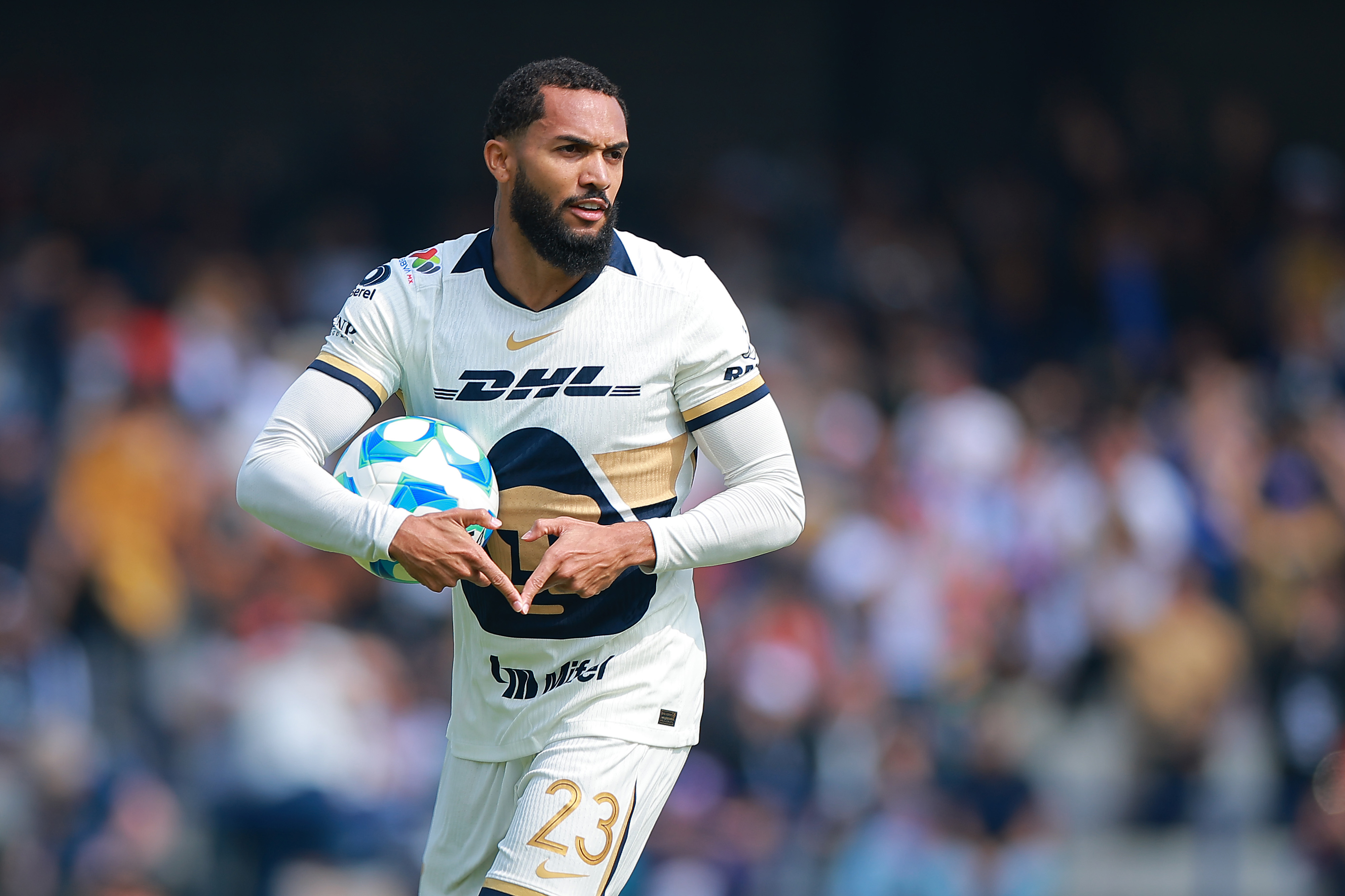 Juninyo "Pumas"da ilk qolunu vurdu