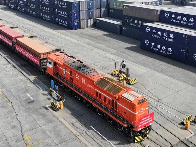 Çindən Bakıya ilk Transxəzər yük qatarı yola salınıb