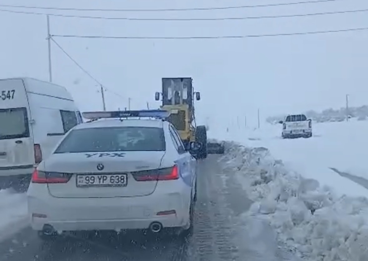  “Zəfər Yolu” qardan təmizlənir - VİDEO