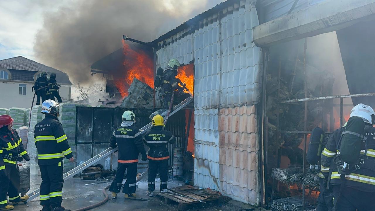 Ziya Bünyadov prospektində obyektdə baş verən yanğın söndürülüb - YENİLƏNİB 6