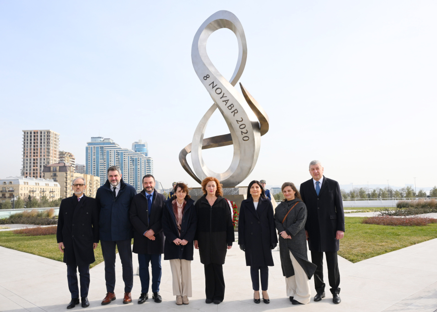 Fransina Armenqol Sosias Bakıda Zəfər parkını ziyarət edib