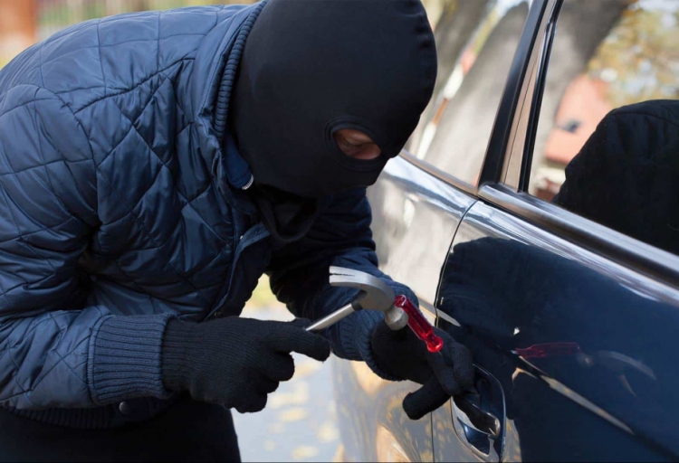 Bakının Nəsimi rayonunda avtomobillərdən oğurluq edilib