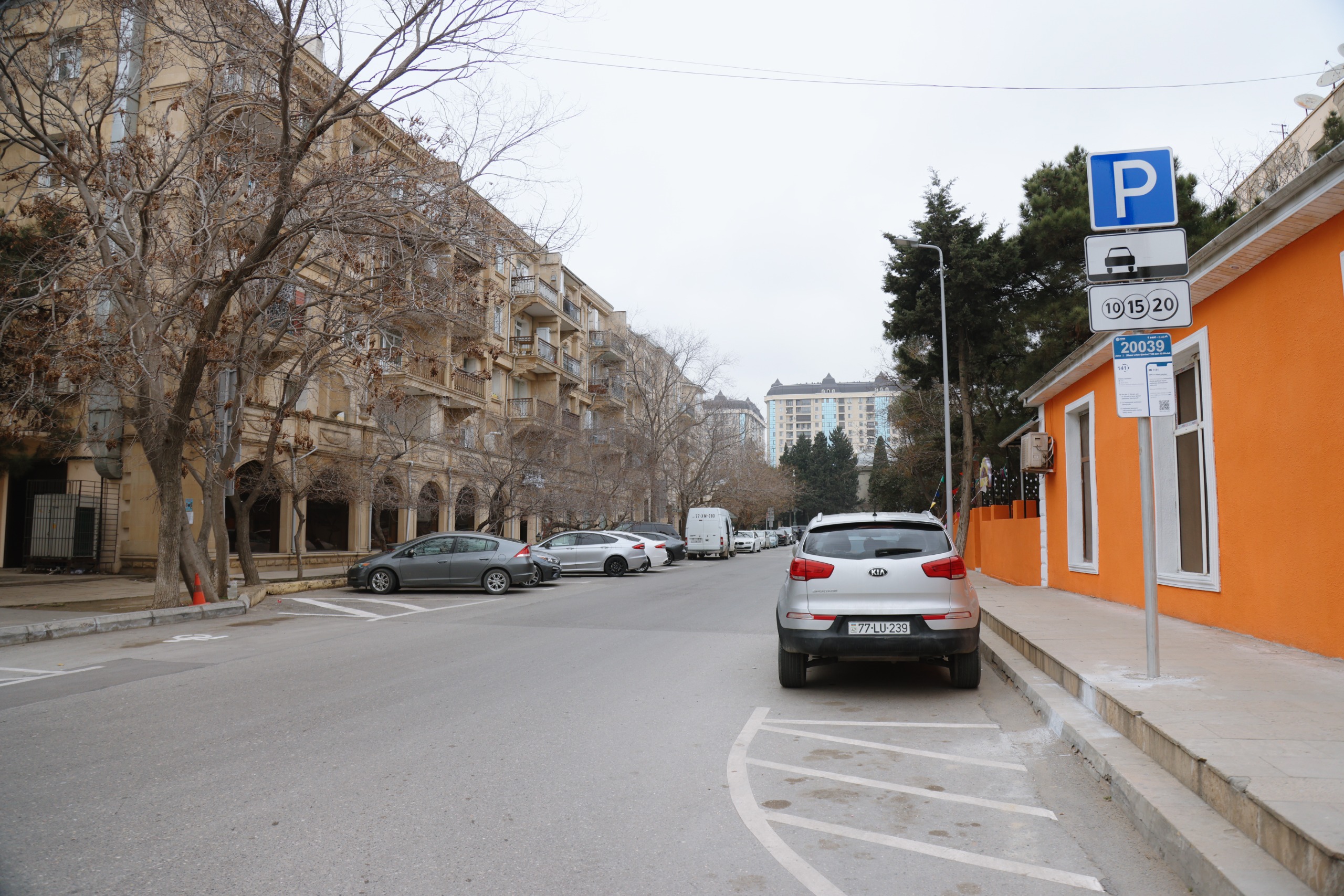 Paytaxtda yeni parklanma yerləri təşkil edilib