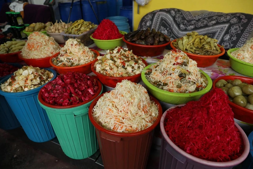 Bazarda satılan kələm turşuları rənglənir?