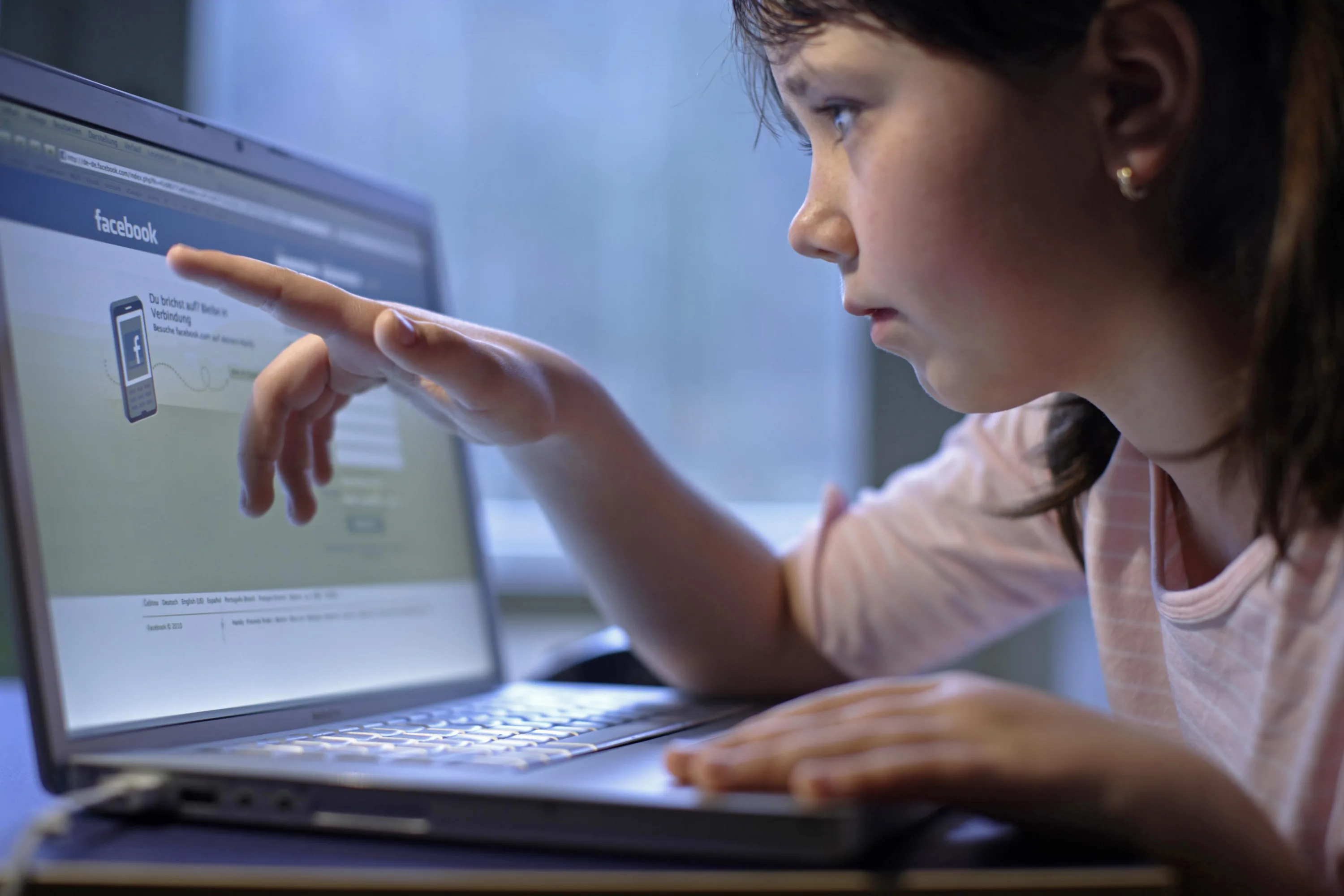 Uşaqların sosial şəbəkəyə sərbəst girişinə qadağa qoyulması ilə bağlı dinləmənin keçirilməsi təklif olunub