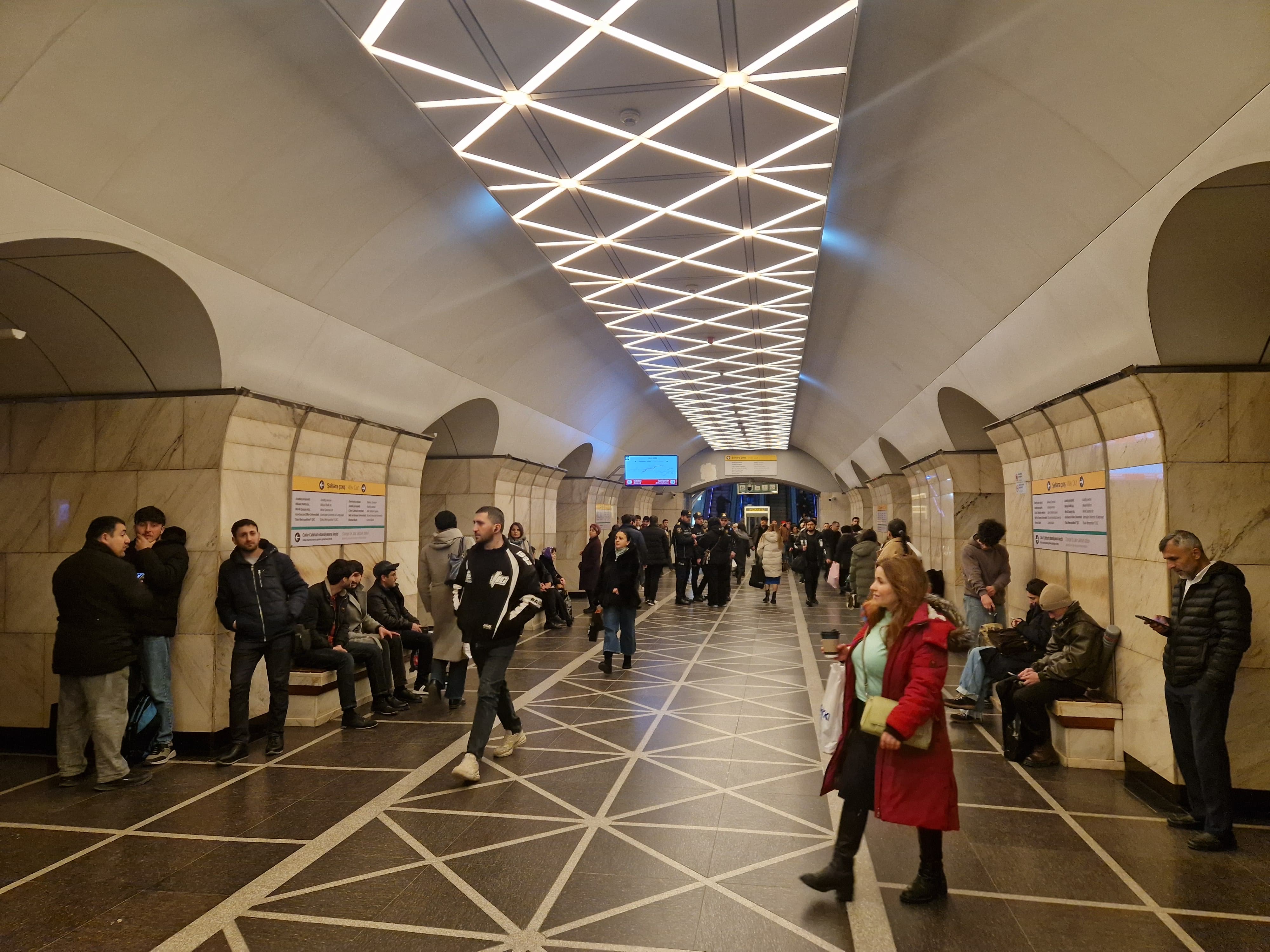 Qatarların qrafik üzrə hərəkəti bərpa olunub - YENİLƏNİB