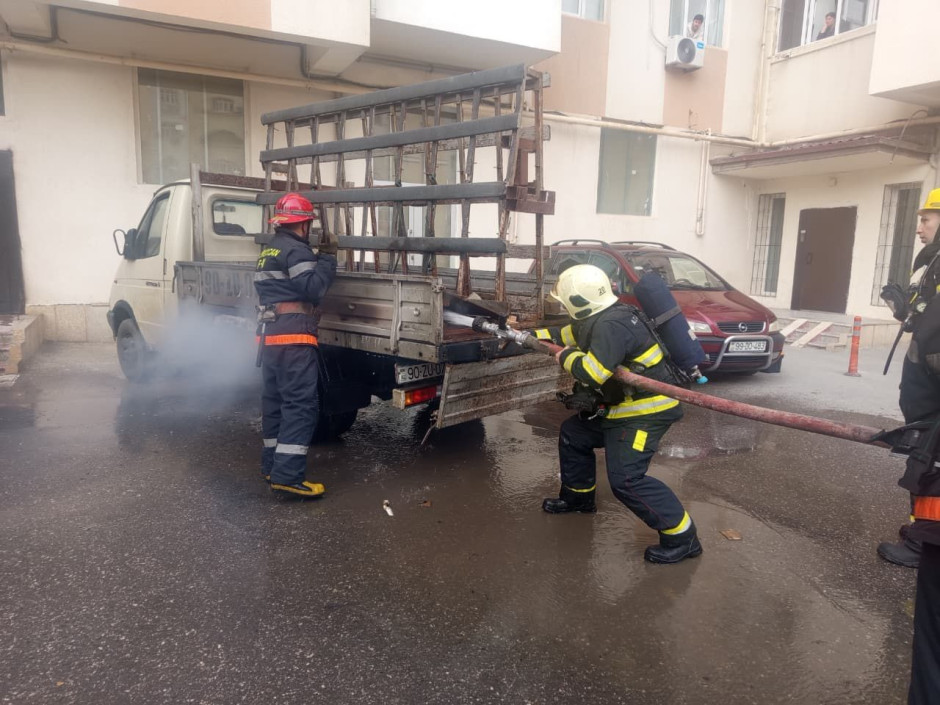 Sumqayıtda avtomobildə yanğın baş verib