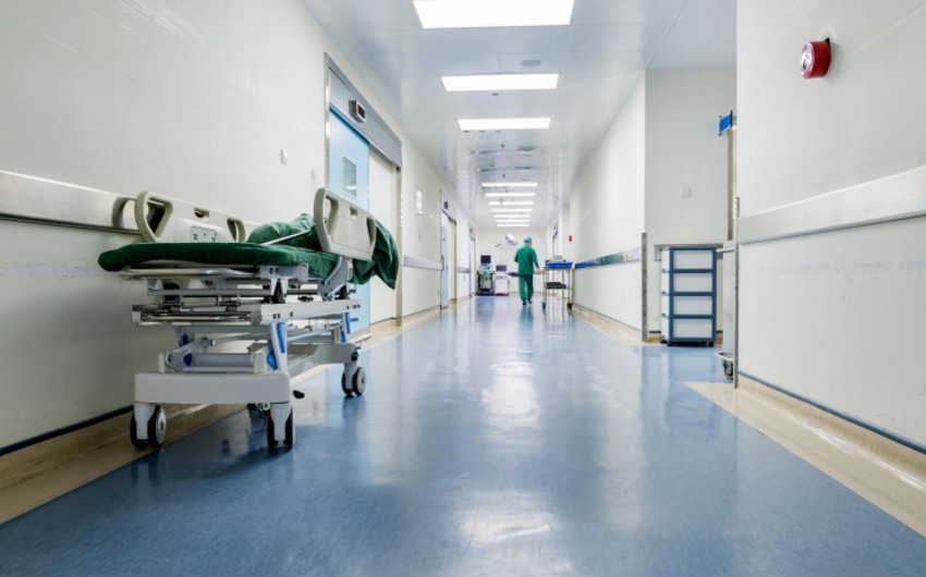 Bakıda yeniyetmə qız atasını bıçaqlayıb - YENİLƏNİB