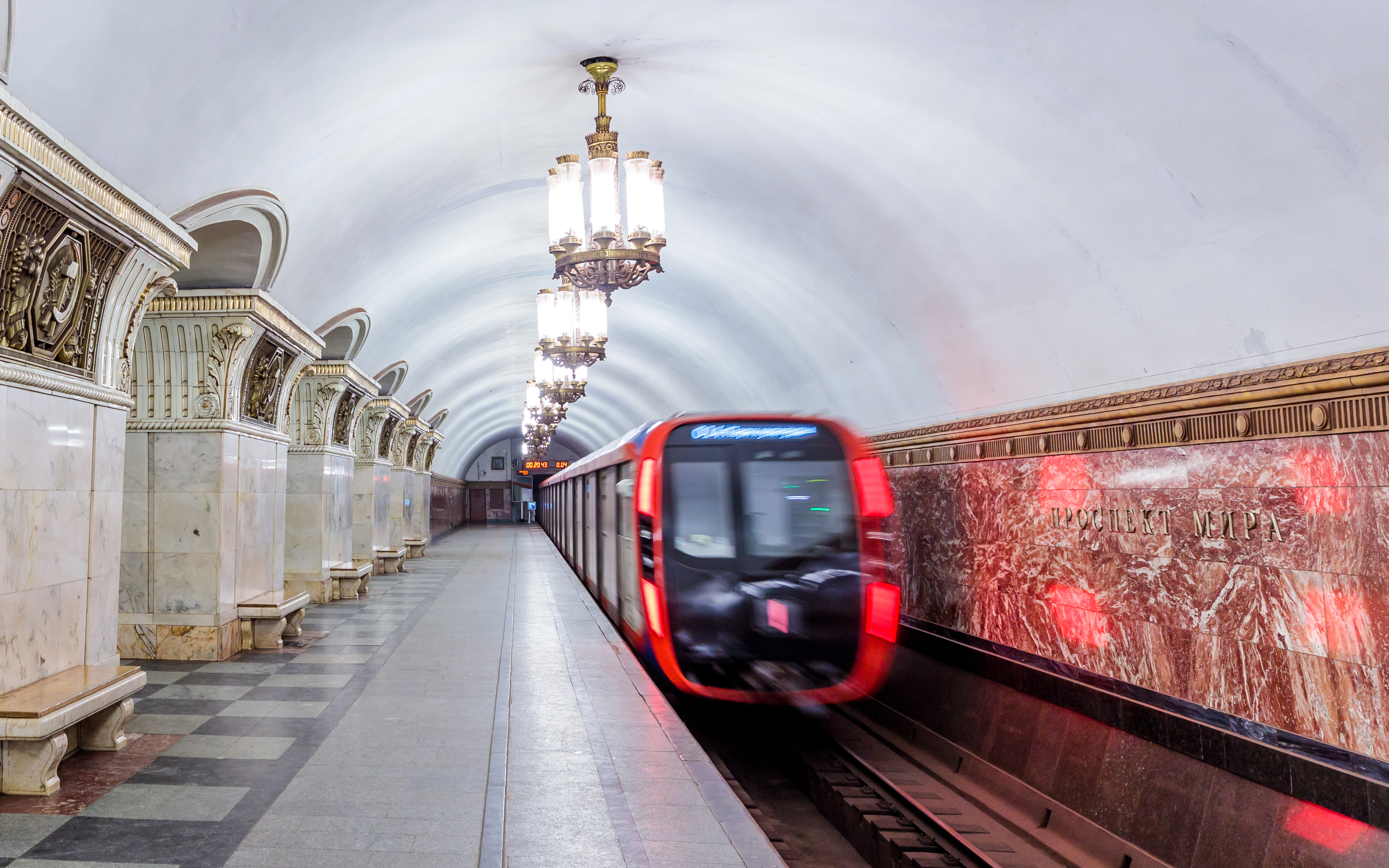 Moskva metrosunda sərnişinlərin smartfonları yoxlanılacaq
