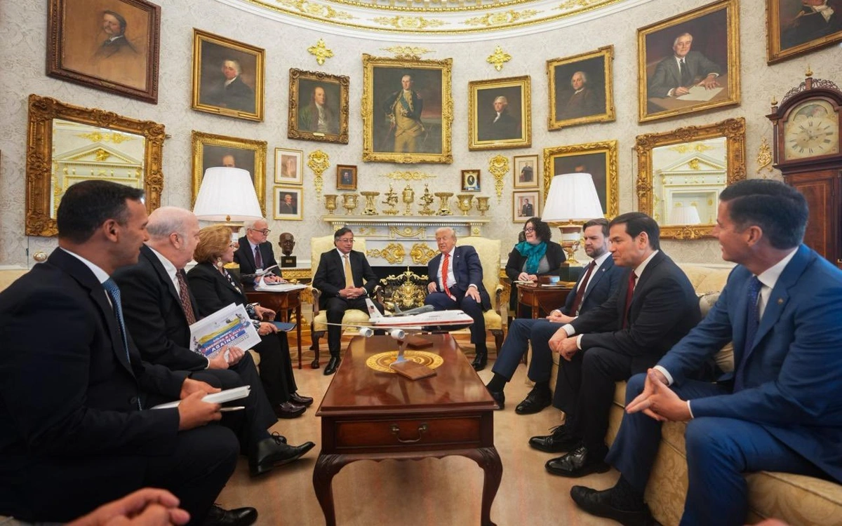 Tramp Ağ Evdə Kolumbiya prezidenti ilə görüşüb