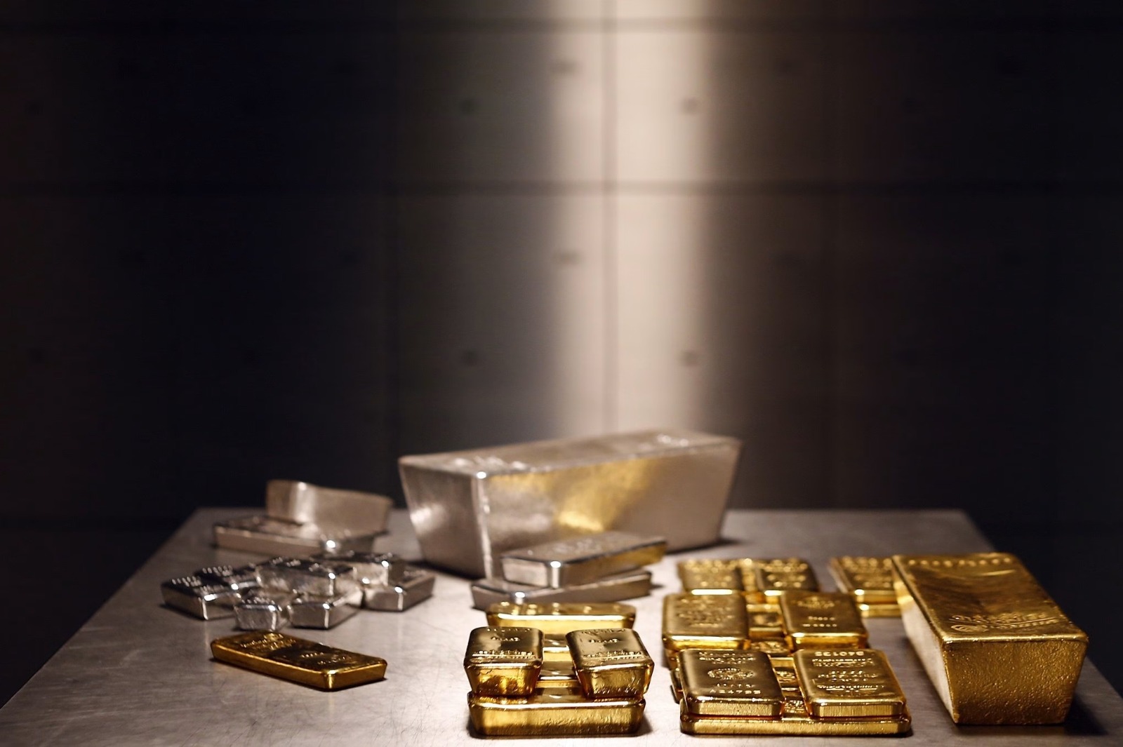 Qızıl və gümüş ucuzlaşıb