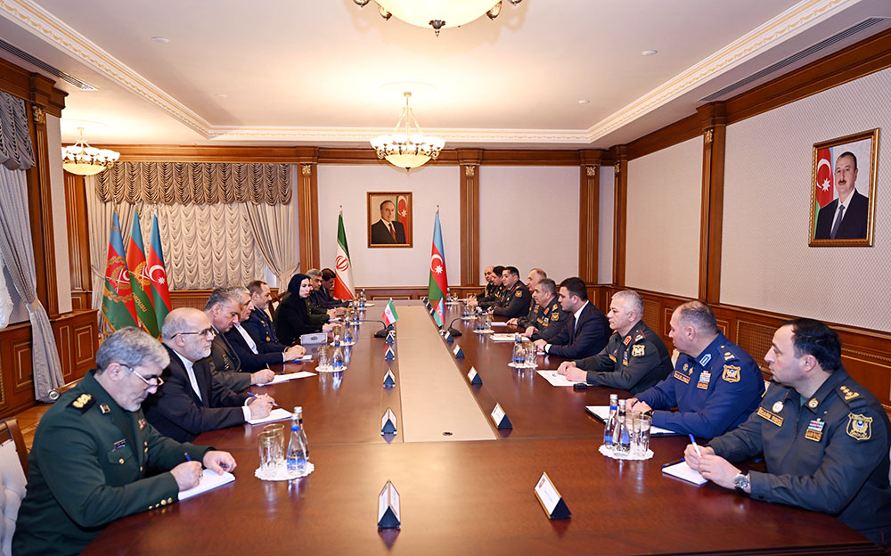Azərbaycanın müdafiə naziri İran müdafiə və silahlı qüvvələrə dəstək naziri ilə görüşüb