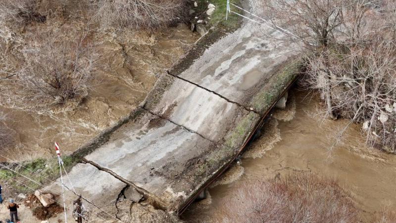 Türkiyədə körpü uçub - FOTO