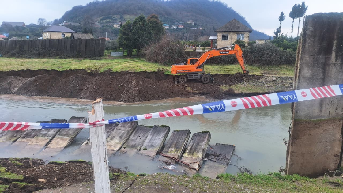 Astarada torpaq sürüşməsi olub