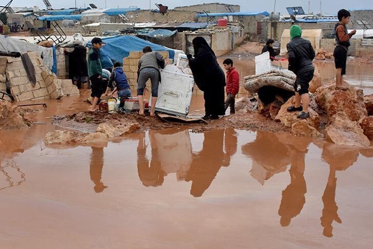 Suriyada qaçqın düşərgələri su altında qalıb