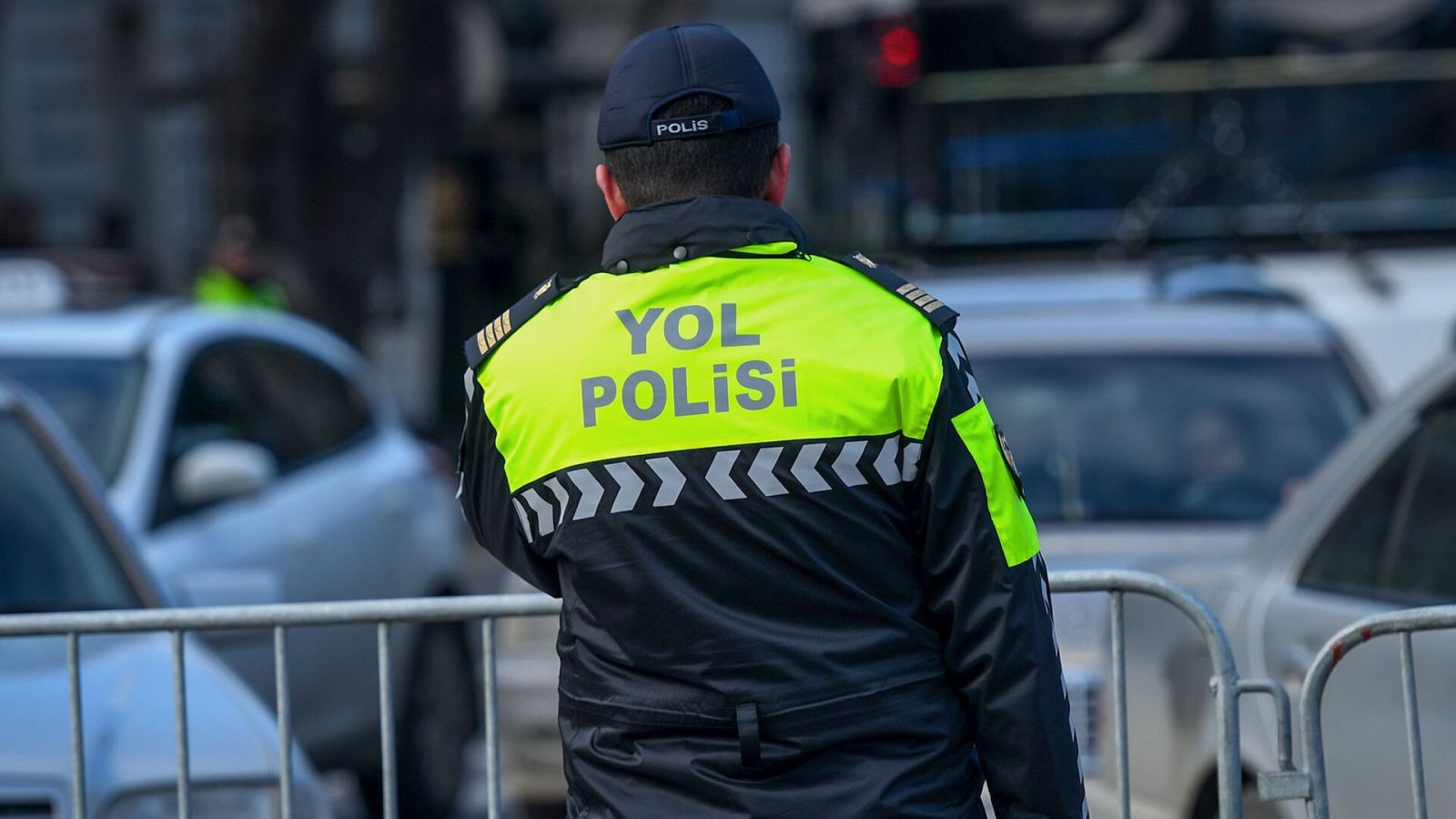 Yol Polisi əlverişsiz hava şəraiti ilə bağlı hərəkət iştirakçılarına müraciət edib