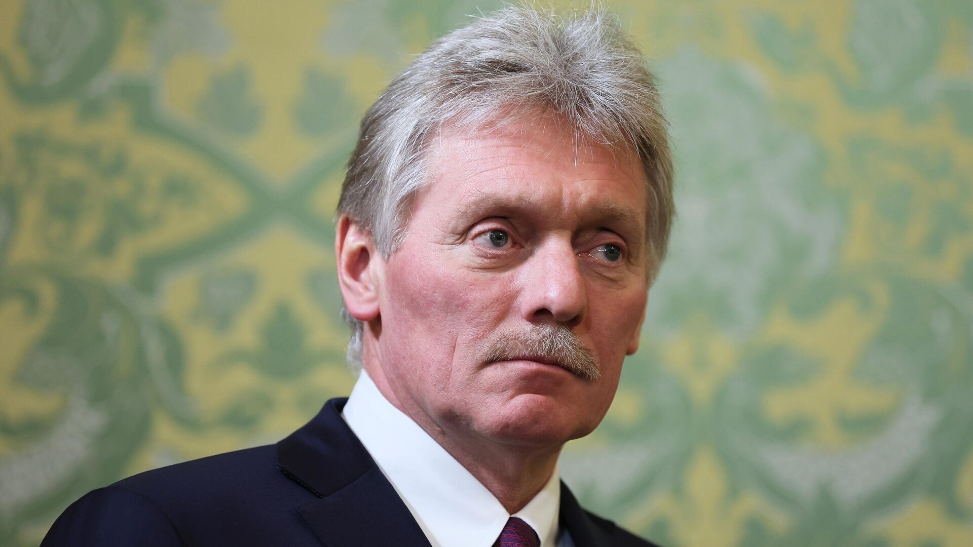 Peskov: Moskva Bakı və İrəvanla faydalı əməkdaşlıq edir