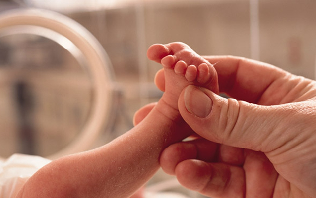 Gəncədə ana 40 günlük körpəsindən imtina edib