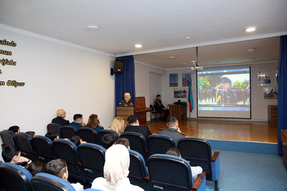 Hərbi təhsil müəssisələrinin nümayəndələrinin şagirdlərlə görüşləri keçirilib