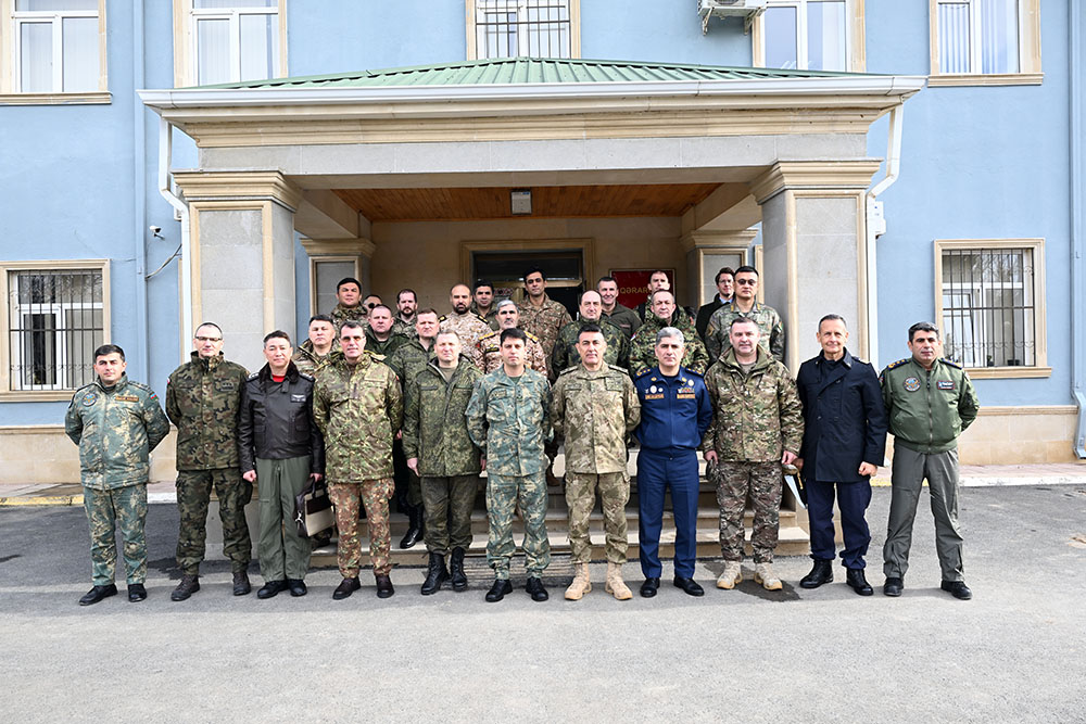 Hərbi attaşelər HHQ-nin hərbi hissəsində olublar